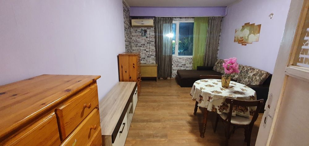 Светъл еднопространствен апартамент в Сухата река