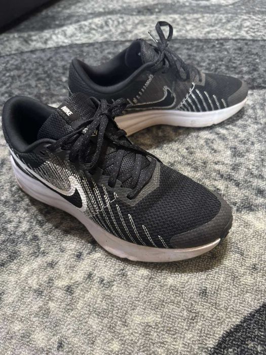 Маратонки nike, puma и шапка с лого