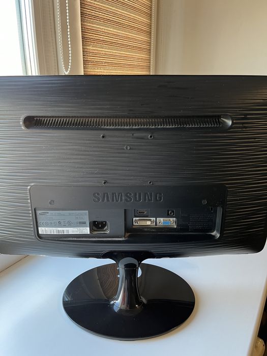 Монитор Samsung SyncMaster B2230H