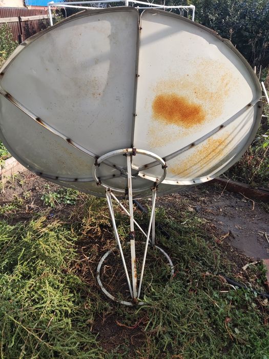 Спутниковую антенну - тарелку