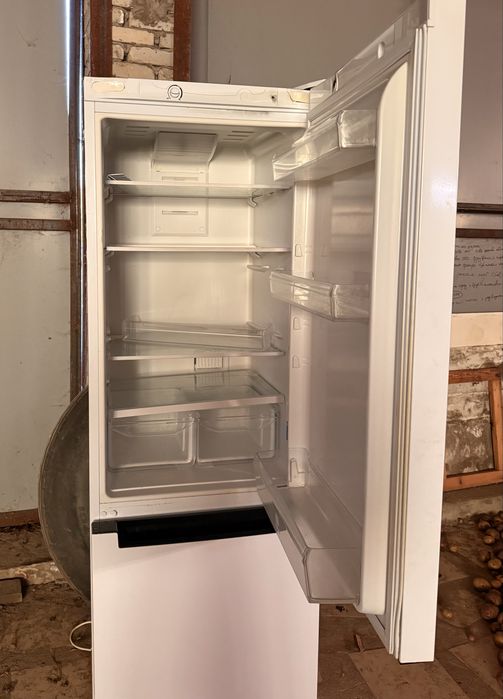 Продам Холодильник на запчасти