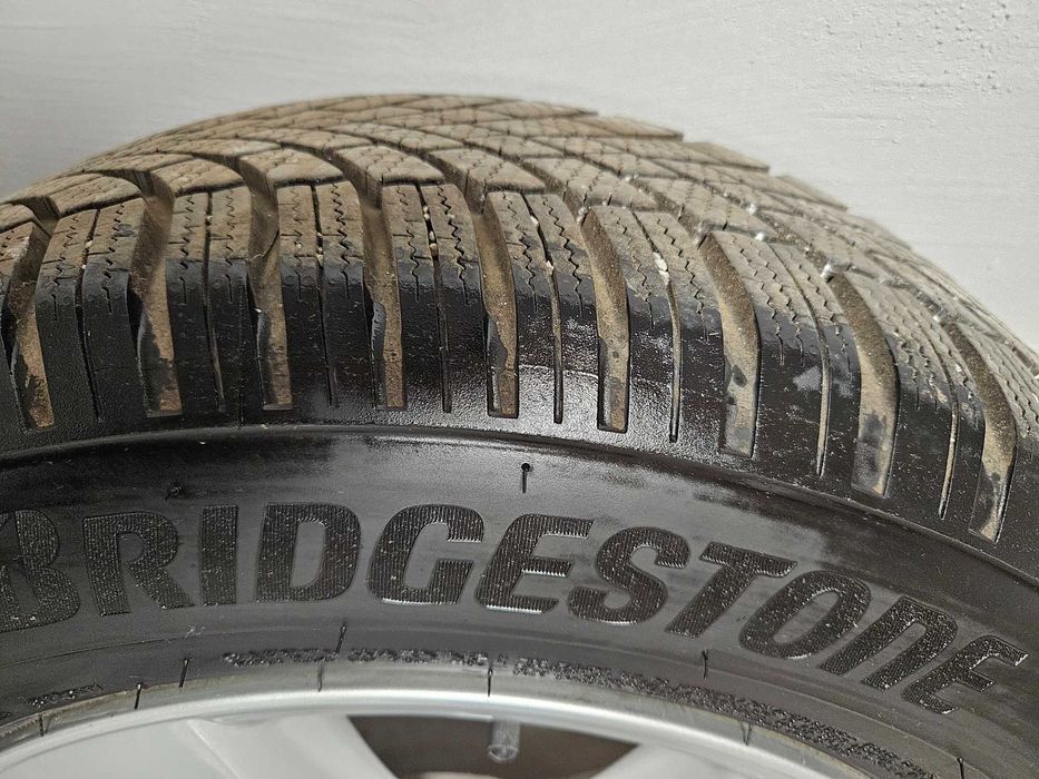 Продавам гуми с джанти.