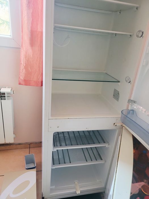 Коледно намаление!Продавам хладилник  HANSA 100 лв!!!