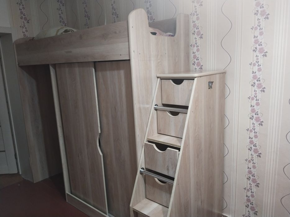 Продам двухэтажную кровать