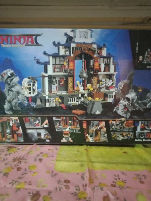 Продам конструкторы Лего 8