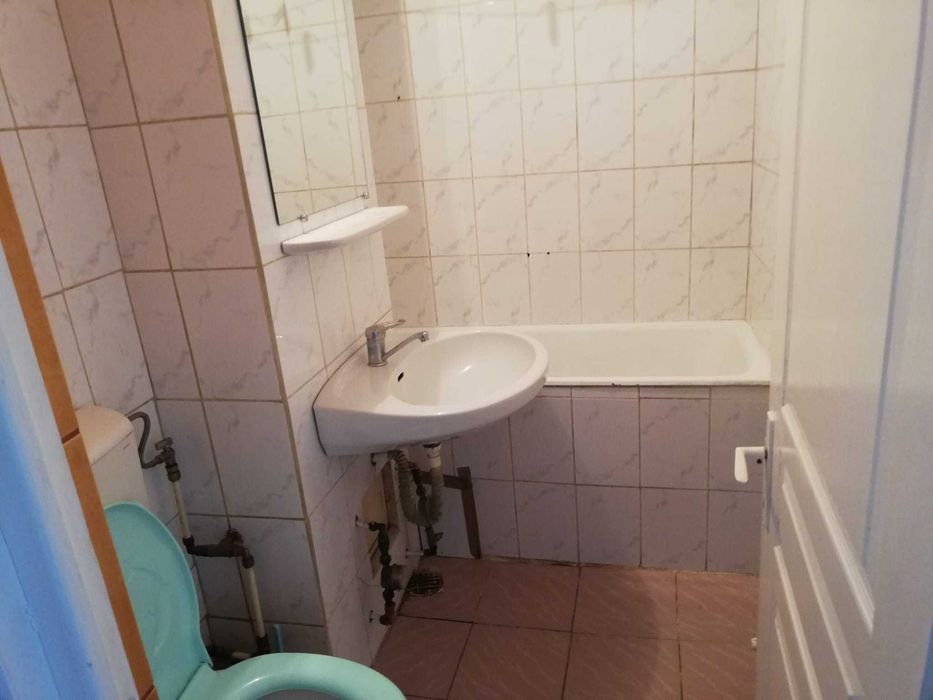 Inchiriez apartament cu 2 camere situat in zona centrala a orasului