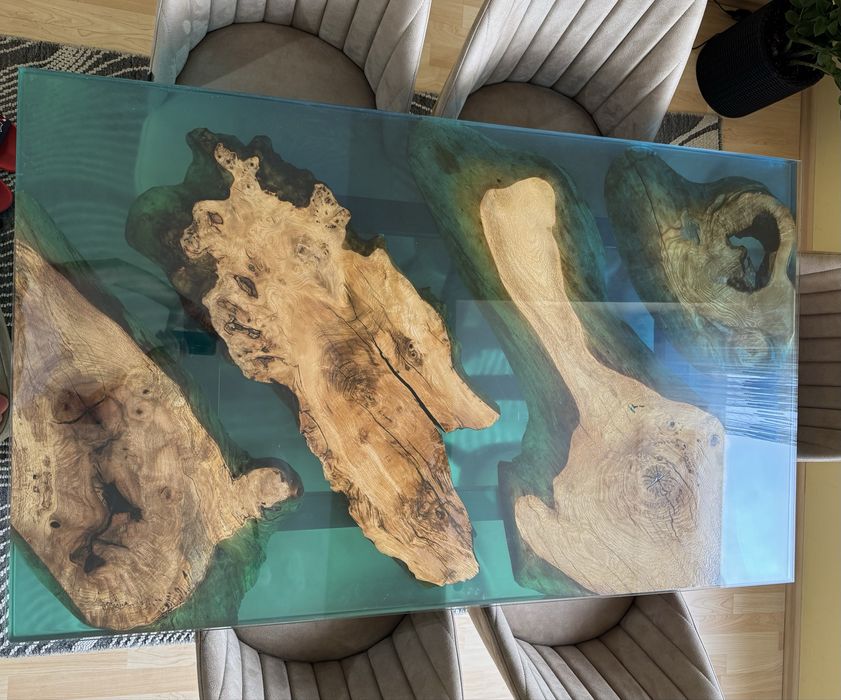 Трапезна маса от епоксидна смола и естествено дърво 150см. / 90см.