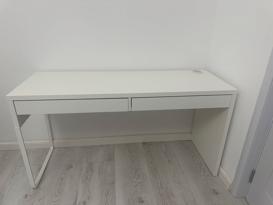 Birou Ikea arata impecabil