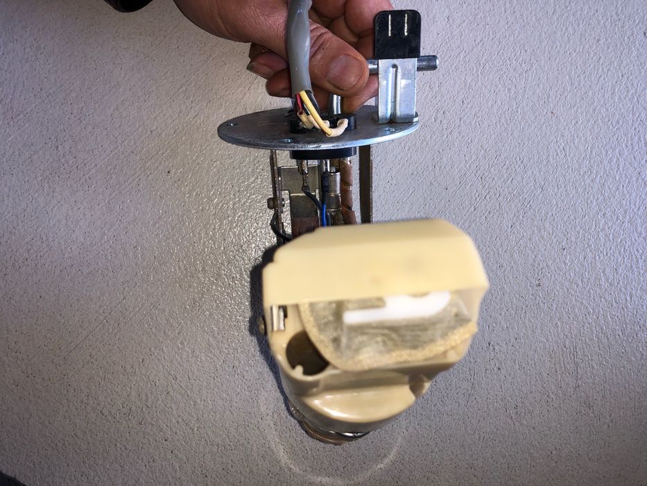 Помпа SUZUKI GSF1250 BANDIT1 250 модел 15100-18H00  1 година гаранция