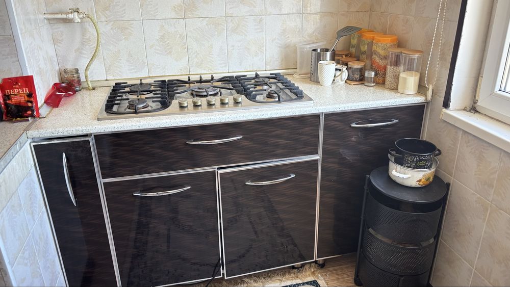 Кухоный гарнитур, морозильник хаер