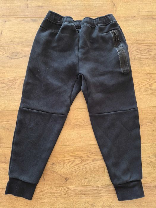 Оригинално долнище nike tech fleece 10-12 години