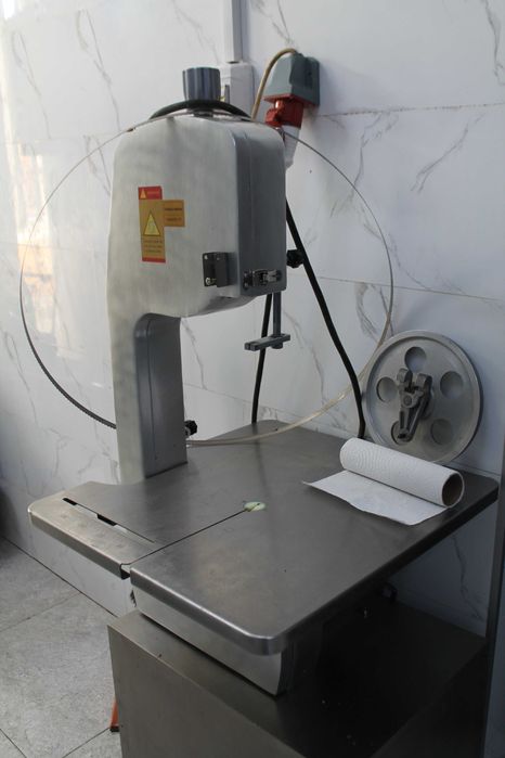 Сдается в аренду мясной магазин.