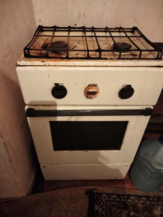 Плита с кружочками,самовар и другие