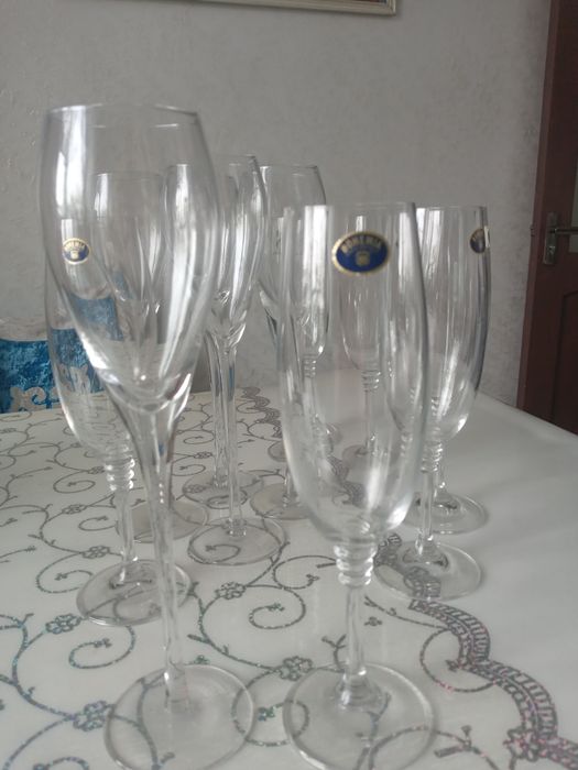 Продам бокалы английское хрустальное стекло и другие.