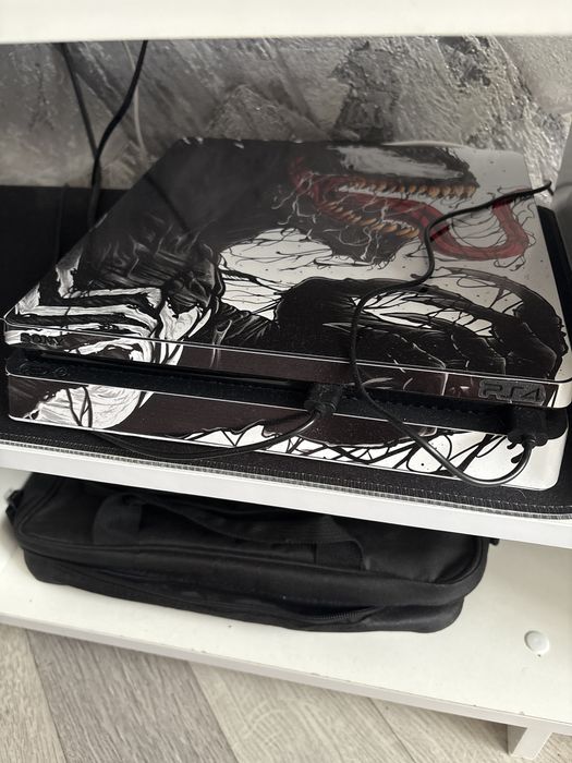 Пс 4 Slim 1 Tb + игры + зарядка для джастиков  + сумка