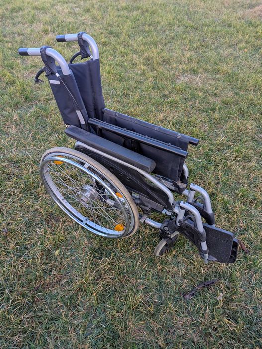 Carucior pliabil pentru persoane cu nevoi speciale ,  varstnici