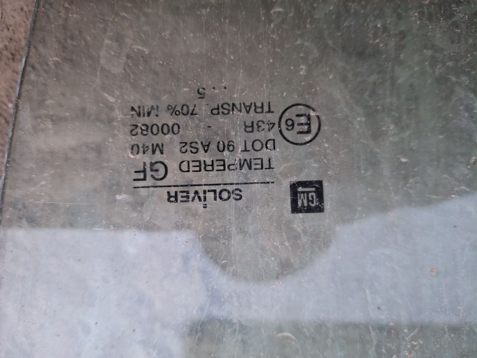 Опель  окно правое