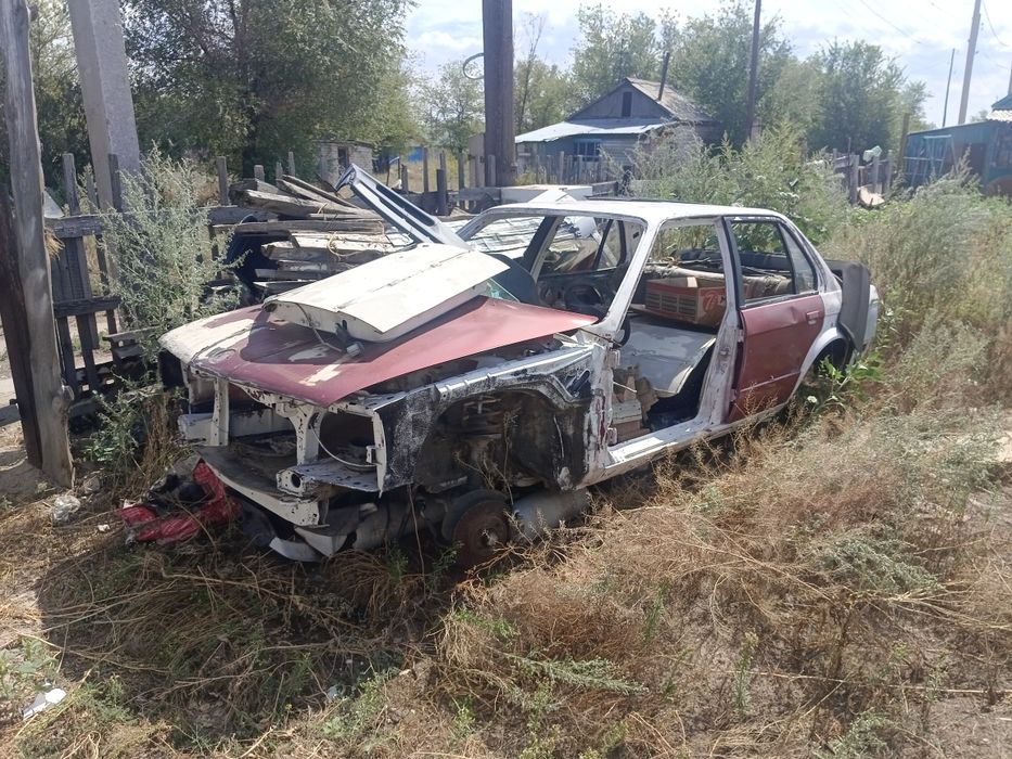 кузов BMW e30..  .