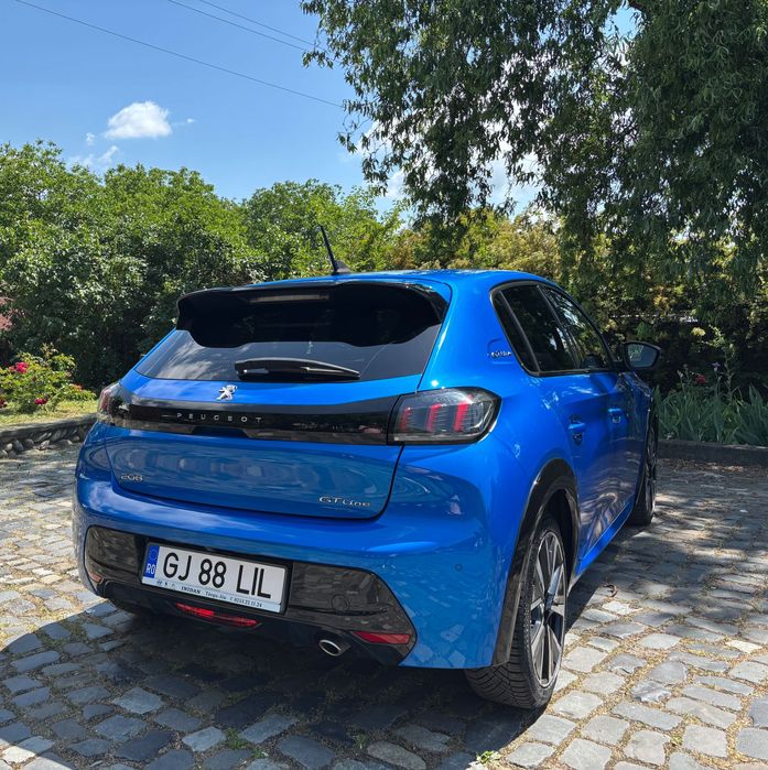 PEUGEOT 208