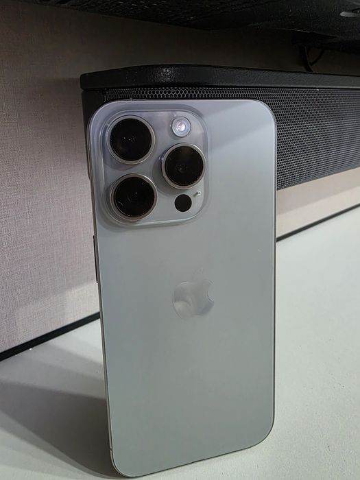 Продам телефон IPhone 15 pro 256gb