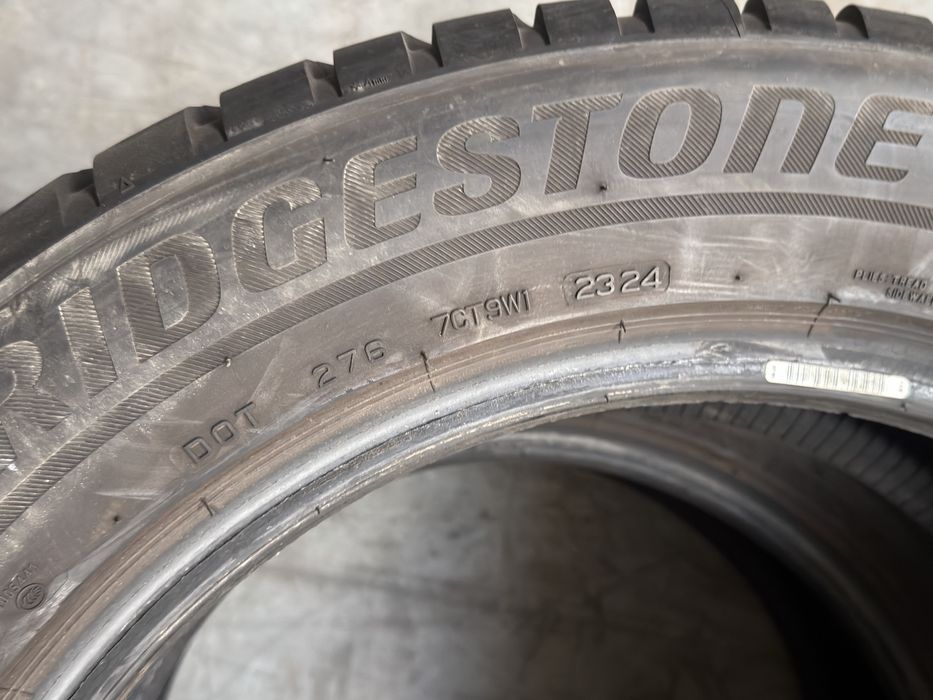 Vand 4 anvelope 235/55/18 bridgestone de iarnă ca noi