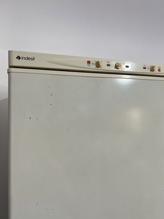 Холодильник Indesit