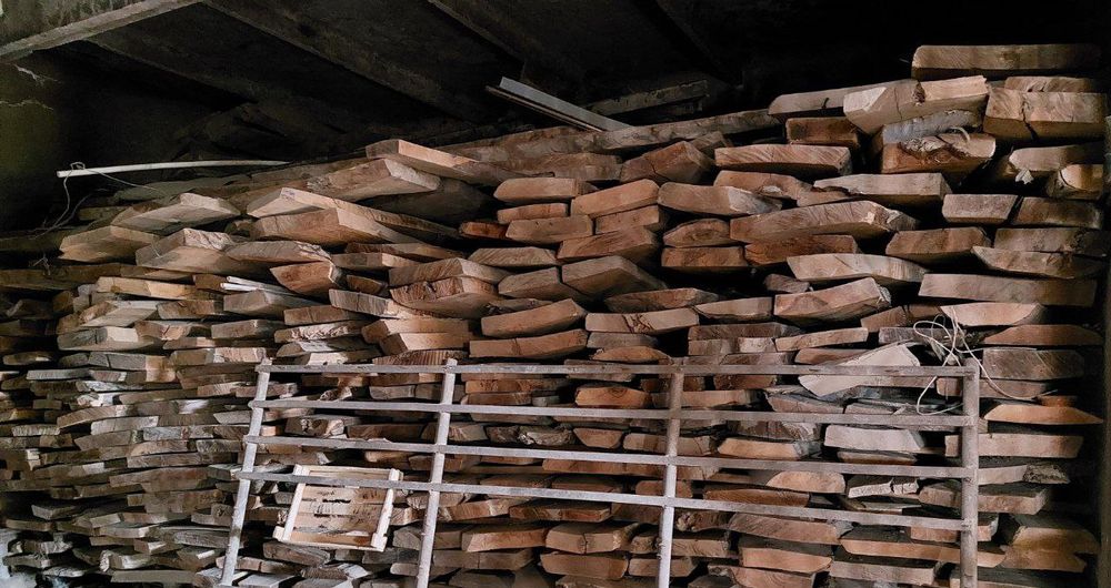 Taxta  yongoq sotiladi. Narxi kelishiladi