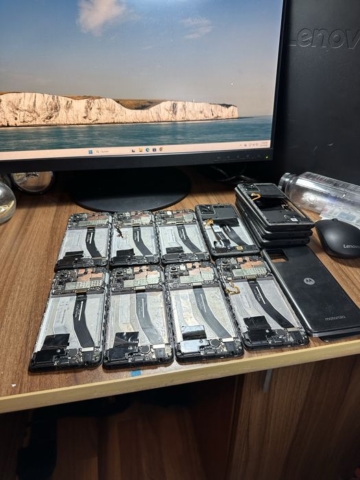 Motorola G32 display uri bune