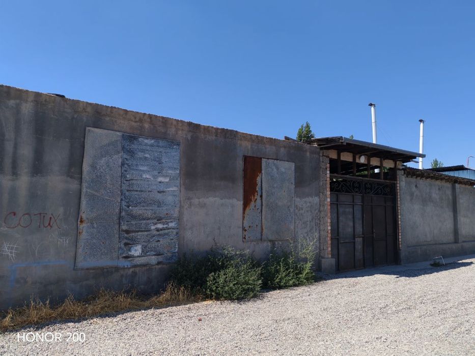 Сотилади! Зангиота туманида ховли жой 8 сотих йер сотилади.