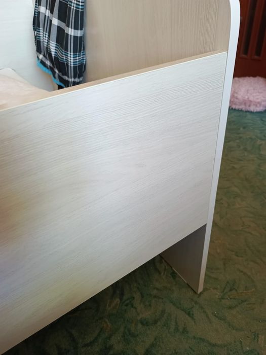 Детская кровать с бортиками