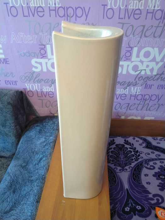 Конзола за мивка неизползвана