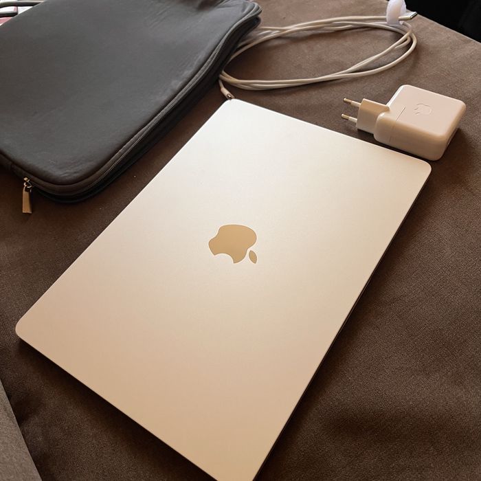 Macbook Air M2 Перфектен