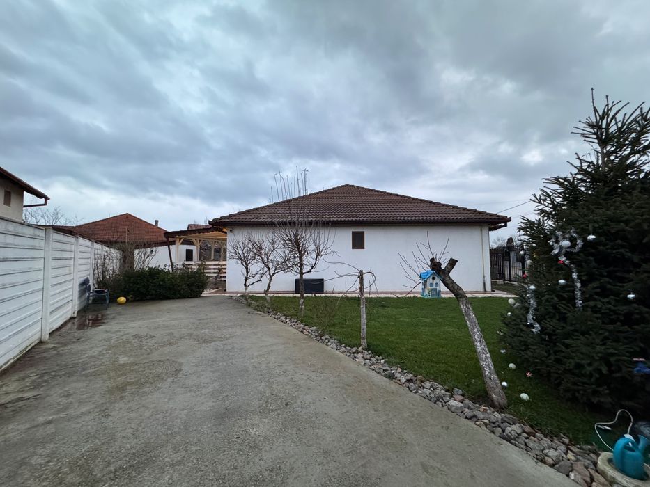 Casă duplex de vânzare – Santandrei, județul Bihor