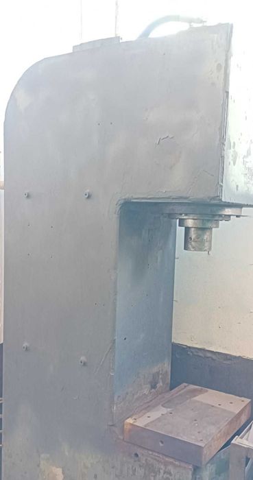 Ексцентър преси 25,63,100;ПЕ63А на части; метални палети;хидравл.преси