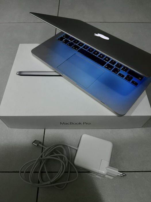 Macbook Pro 13” Full box, i5(2,7), 8Gb , 256Gb SSD, ca nou