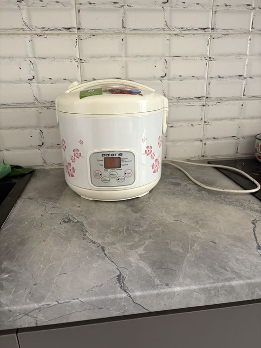 Мультиварка Polaris  в отличном состоянии