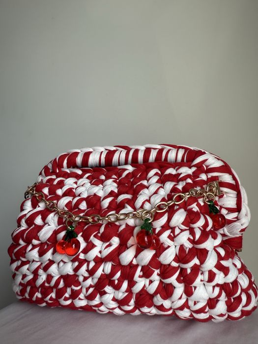 Чанта- ръчно плетена на една кука