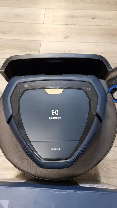 Amanet F28: Aspirator robot Electrolux Pure i9.2