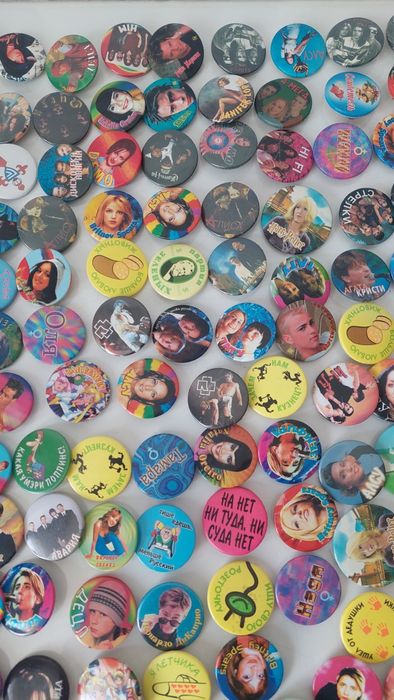 Продам детские значки