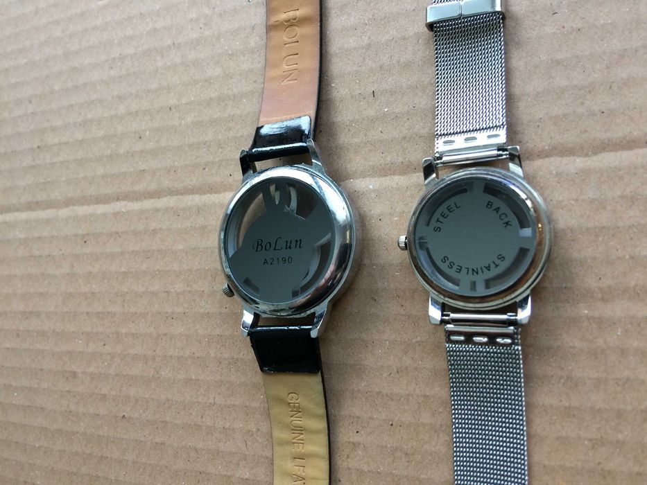 Ръчен часовник с кварцов механизъм - два броя