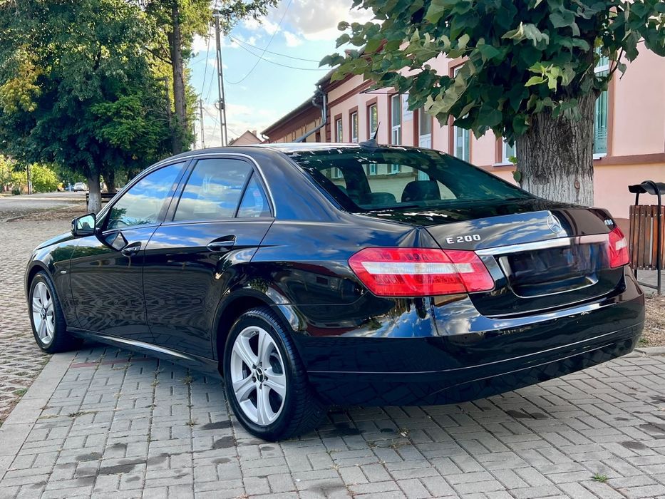MERCEDES-BENZ E-Class 0 — imagine 3