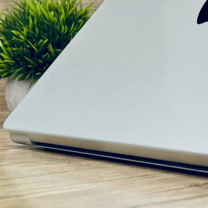 как новый MacBook Pro 14 M5 / 16Gb / 512Gb Silver