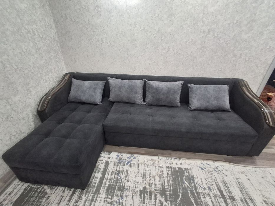 Продам угловой диван в хорошем состоянии в связи с переездом