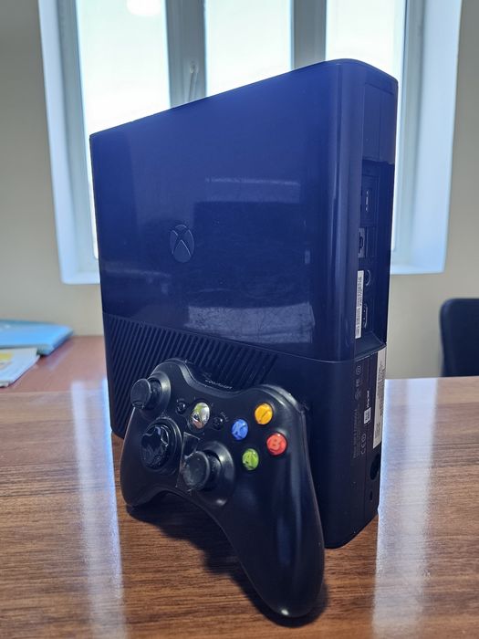 Xbox360 Elite + 1 Orginal Joystick