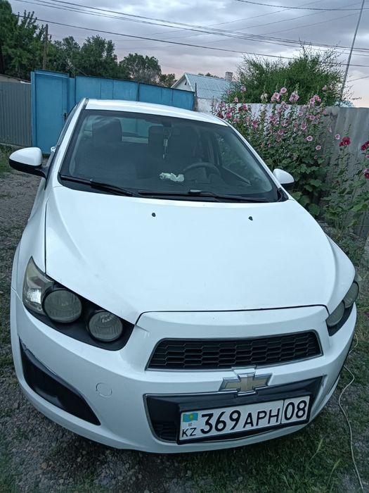 Chevrolet aveo t-300. Седан. Автоматическая.