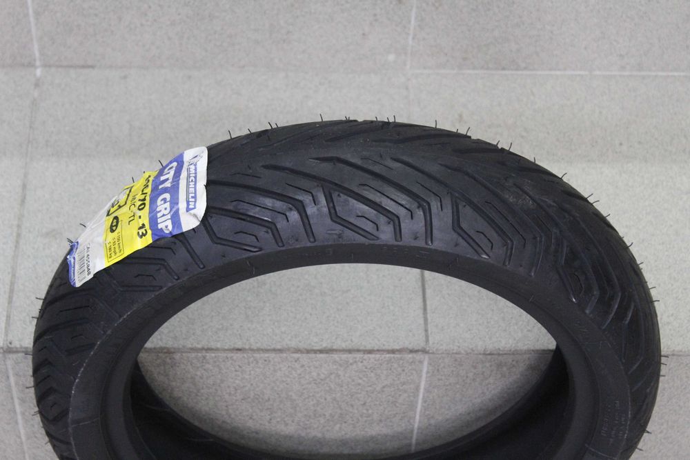110/70-13 Michelin нова гума за скутер