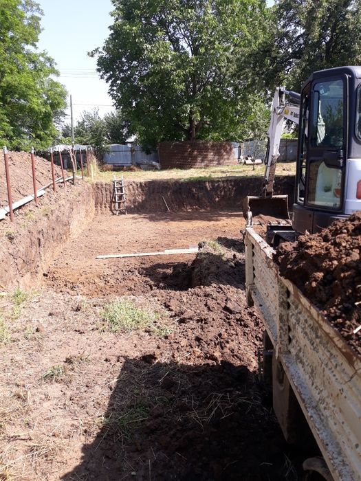Excavări săpături demolari miniexcavator  picon escavator fosa septica