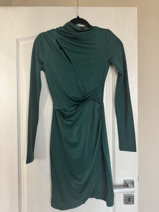 Зелена нестандартна рокля