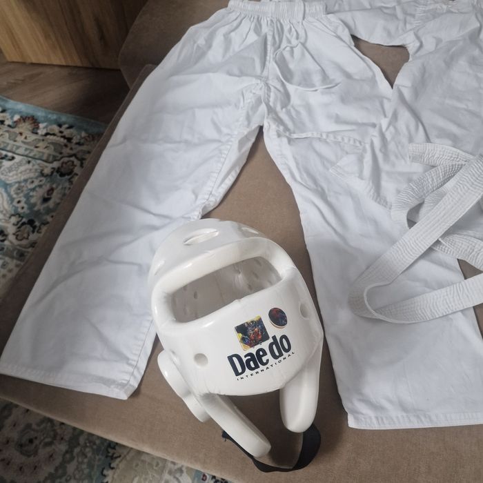 Продам кимоно, шлем, нарукавники