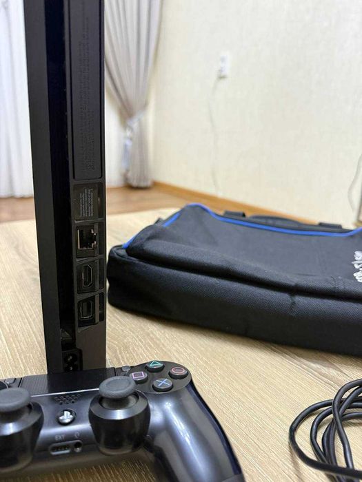 PS4 Slim на 1TB.